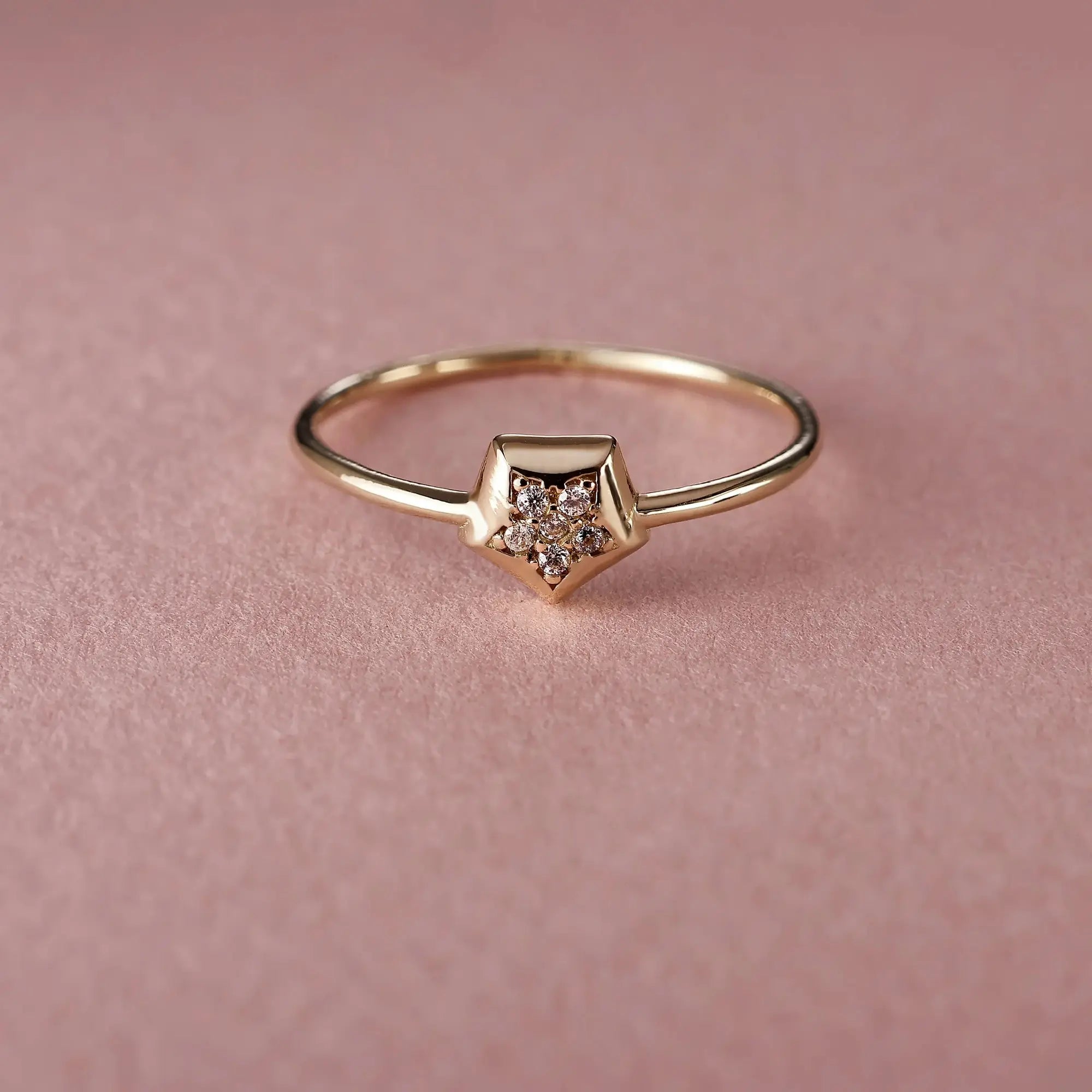 14 Ayar Altın Taşlı Yıldız Figürlü Yüzük