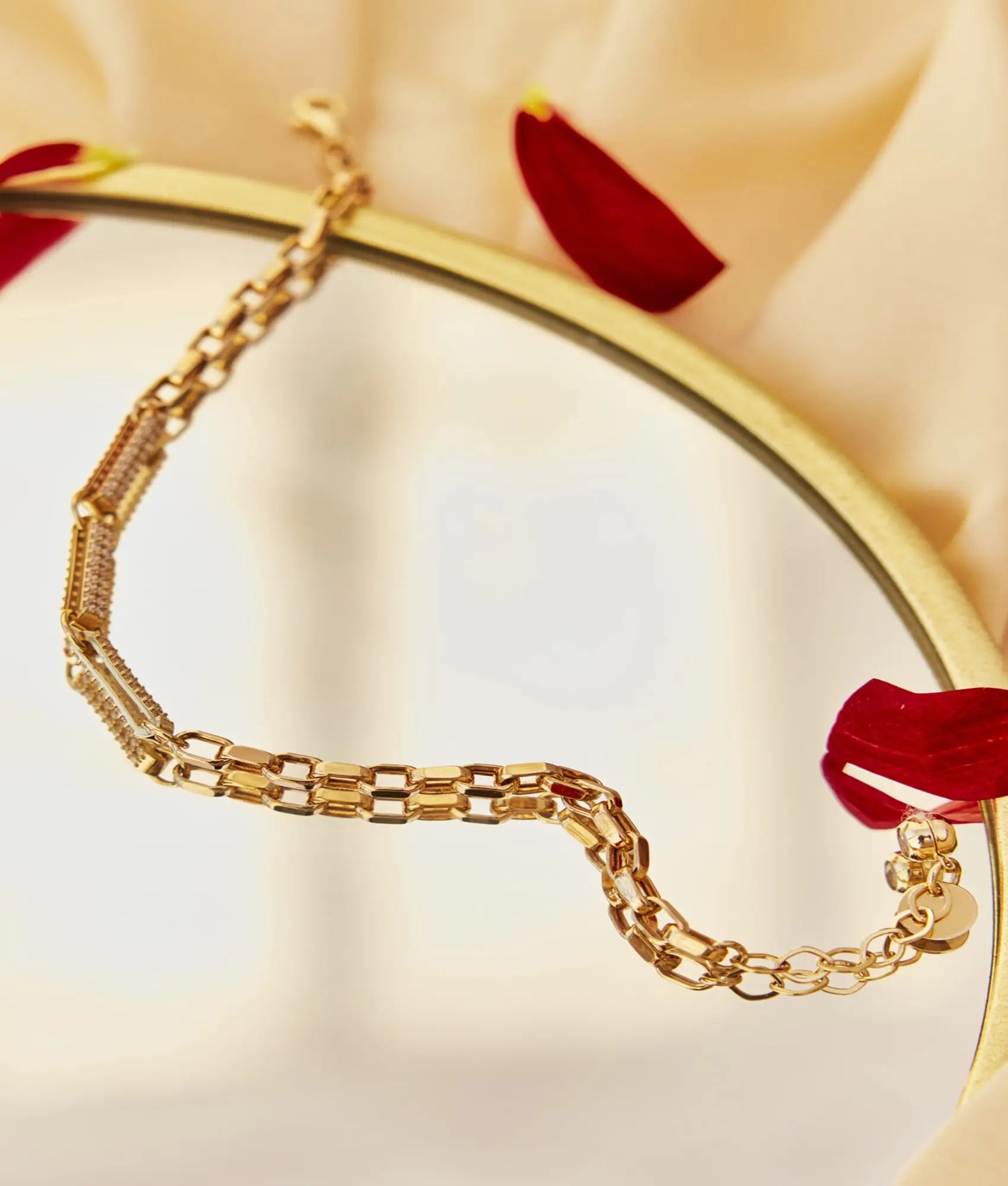 14 Ayar Altın Taşlı Zarif Bağ Bileklik