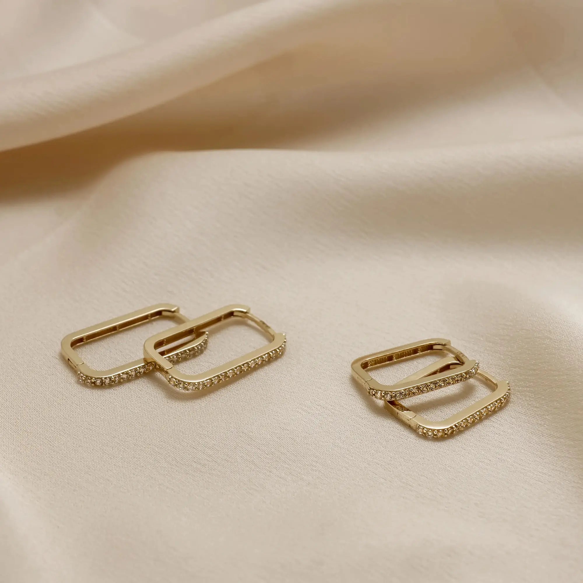 14 Ayar Altın Taşsız Ataç Küpe - M