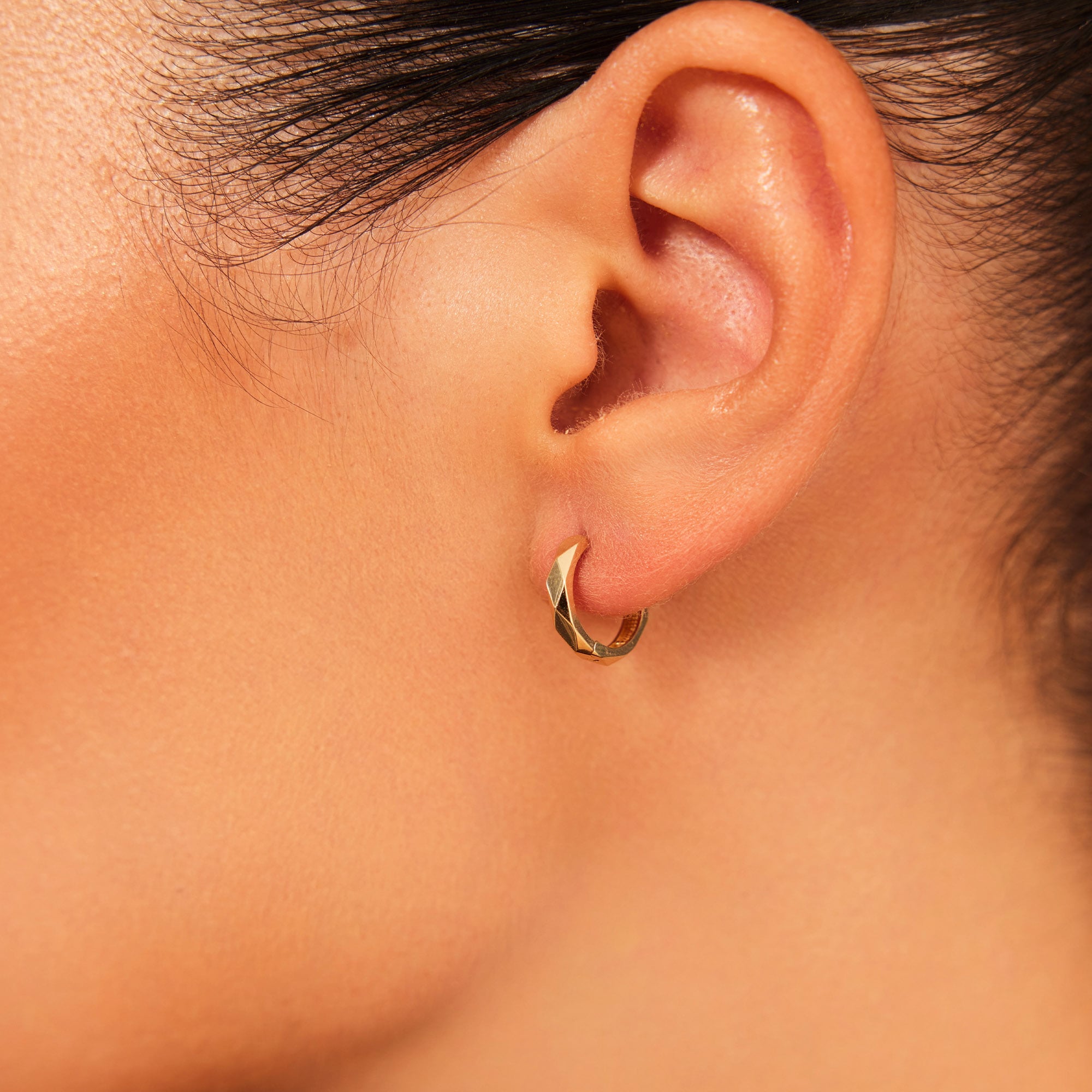 14 Ayar Altın Taşsız Baklava Dilim Halka Küpe 1,5 Cm