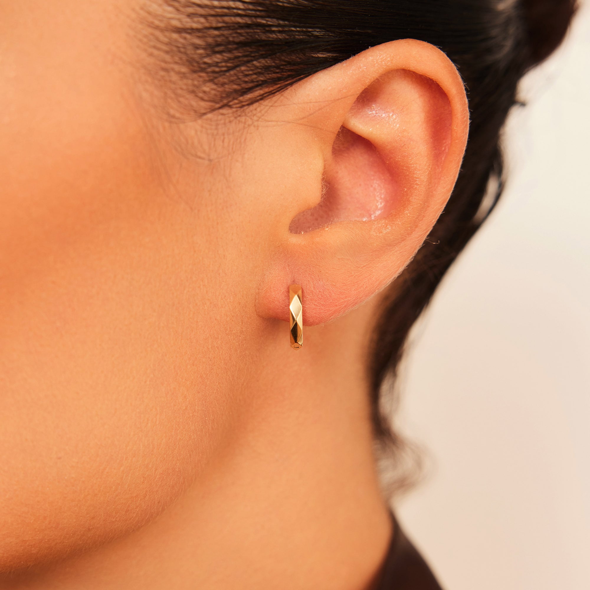 14 Ayar Altın Taşsız Baklava Dilim Halka Küpe 1,5 Cm