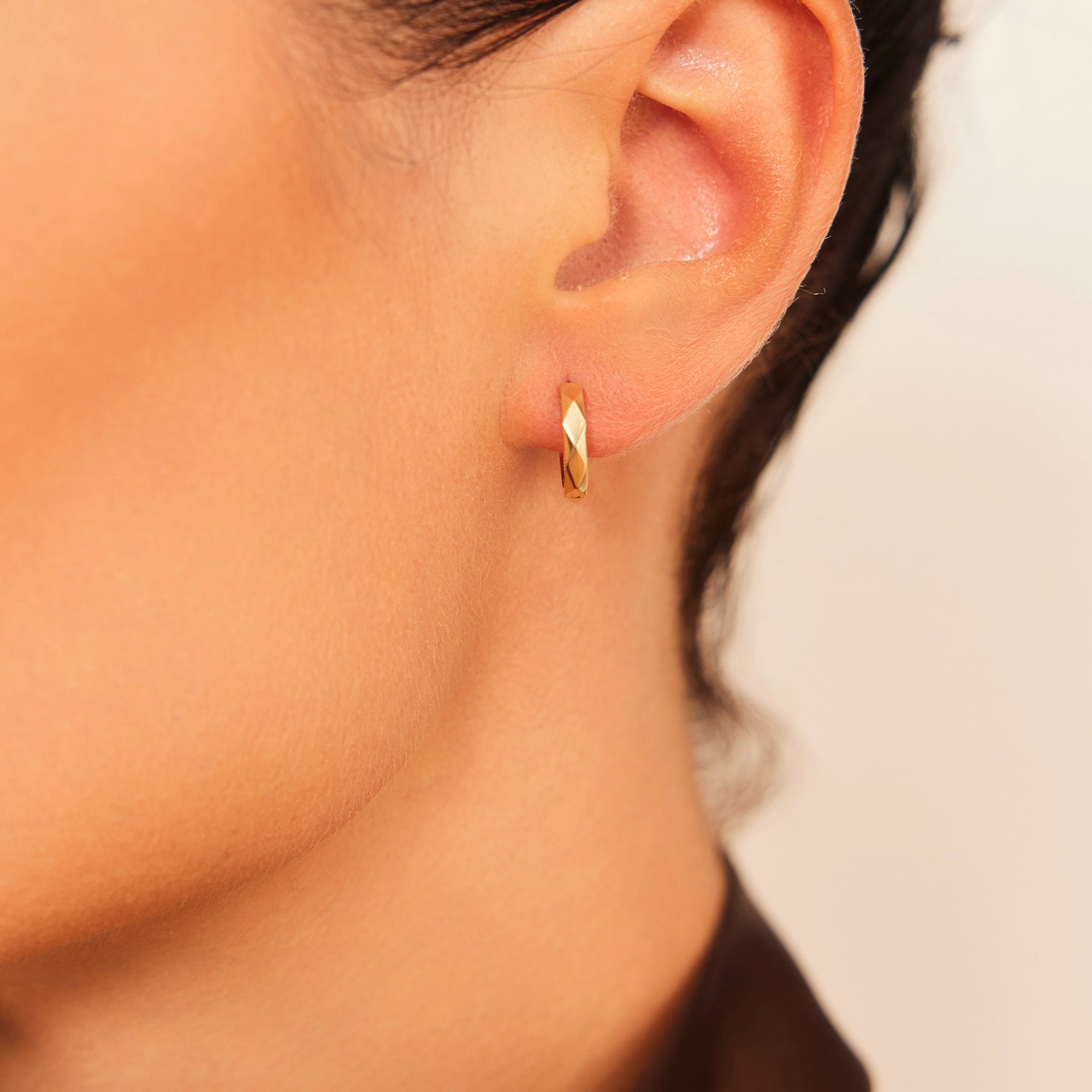 14 Ayar Altın Taşsız Baklava Dilim Halka Küpe 1,5 Cm