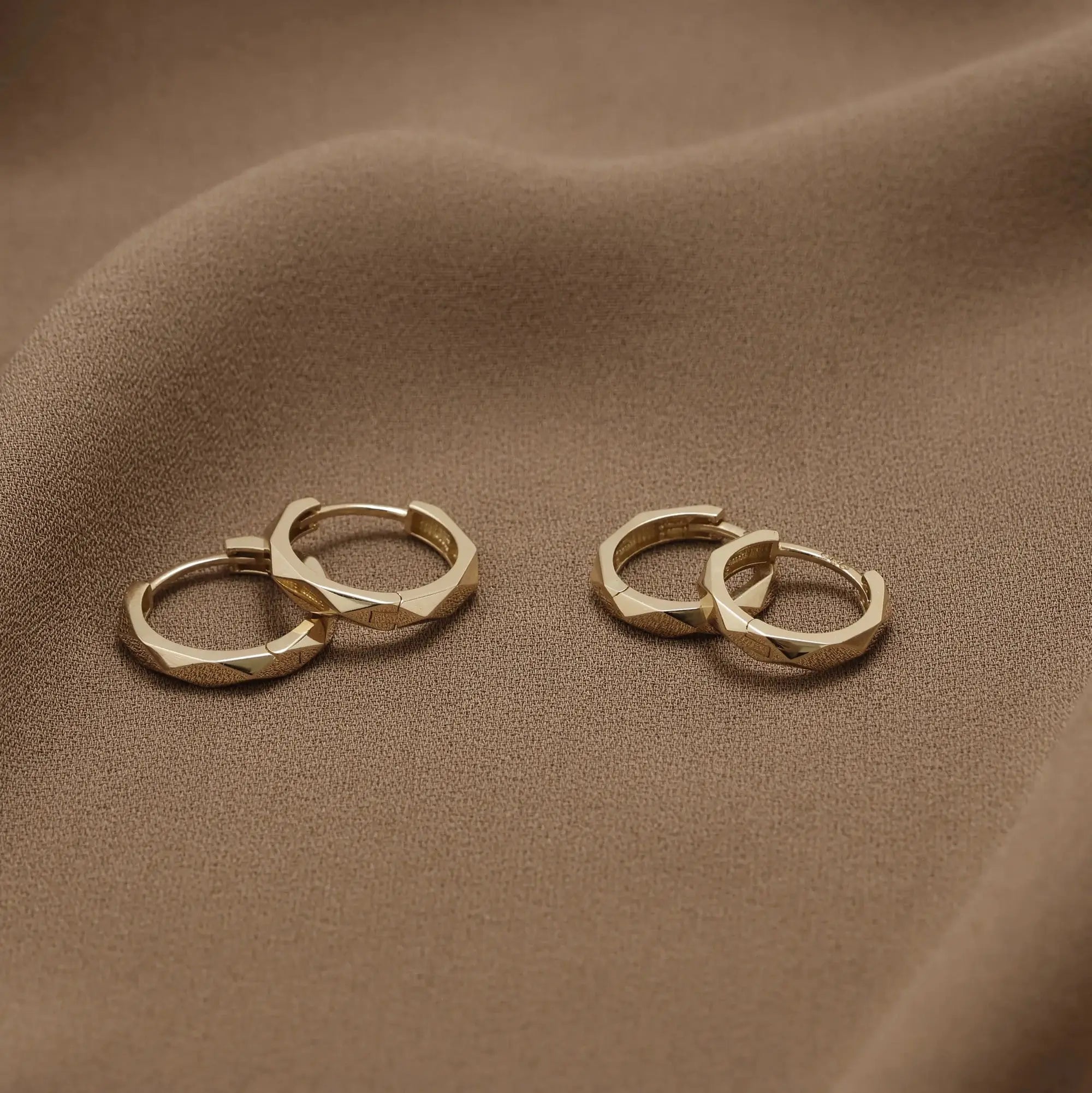 14 Ayar Altın Taşsız Gen Küpe - S