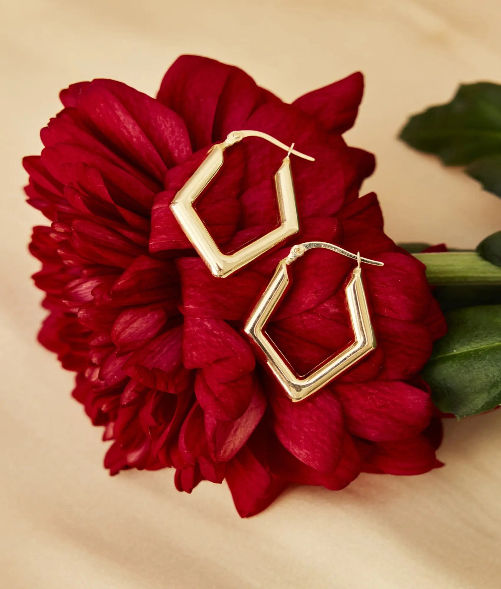 14 Ayar Altın Üçgen Küpe