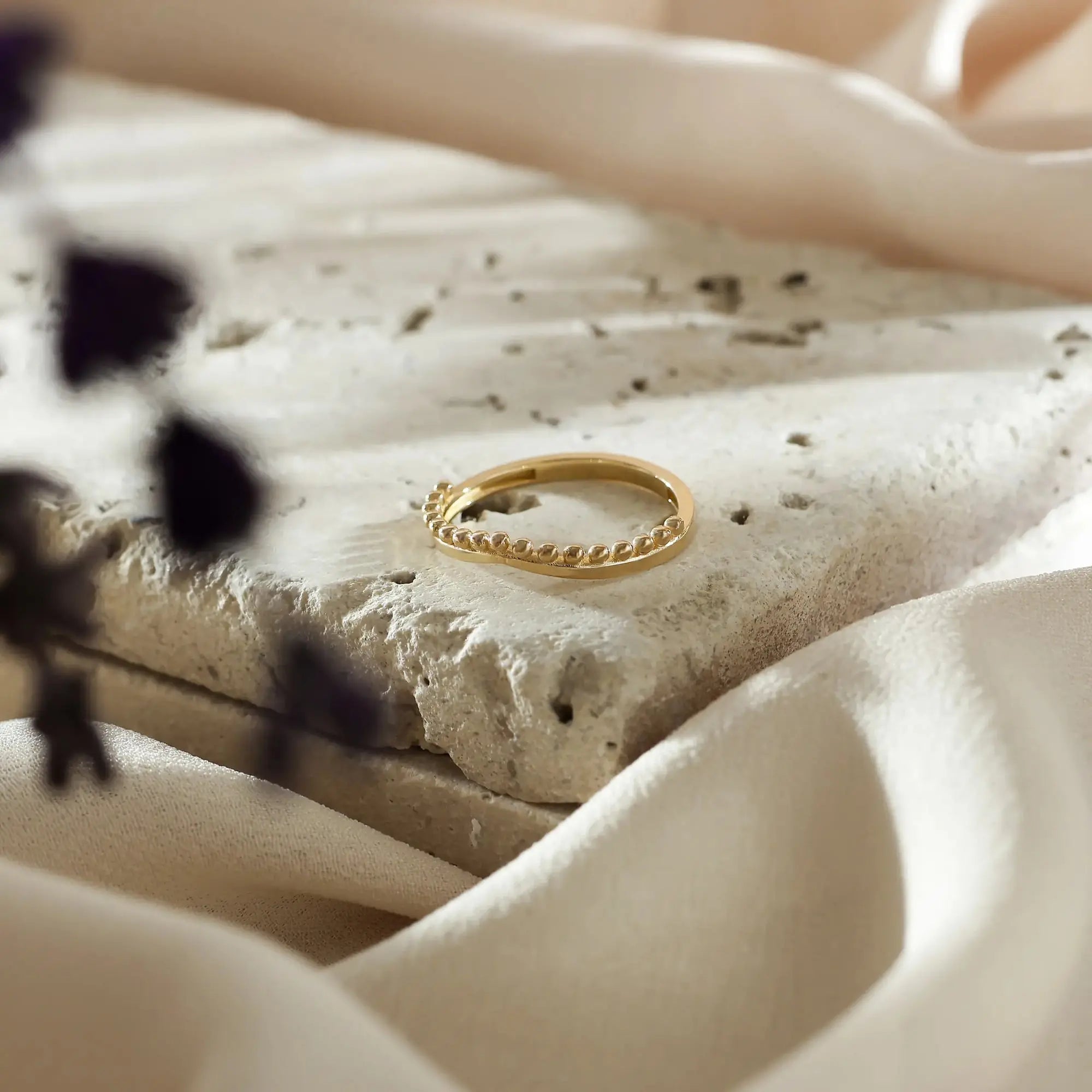 14 Ayar Altın V Figürlü Mini Yüzük