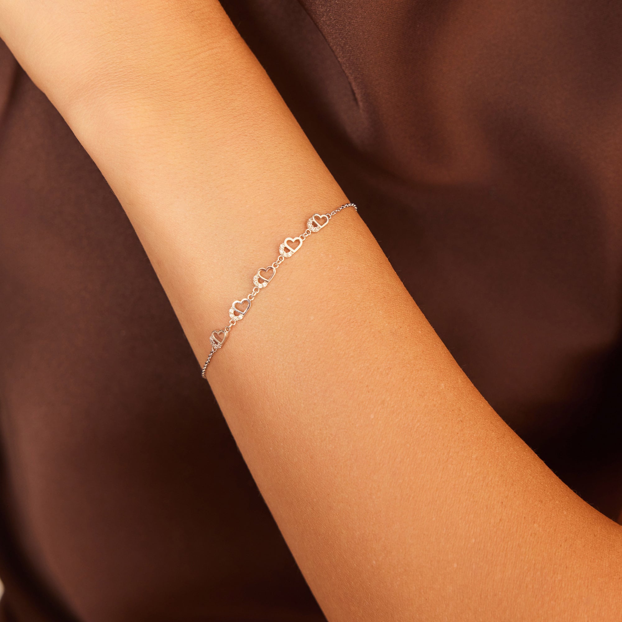 14 Ayar Beyaz Altın Taşlı Minik Kalp Bileklik