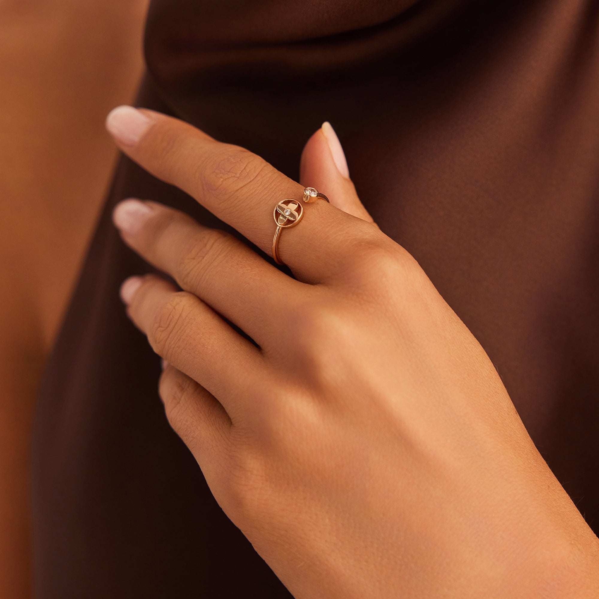 14 Ayar Rose Altın Taşlı Çiçek Yüzük