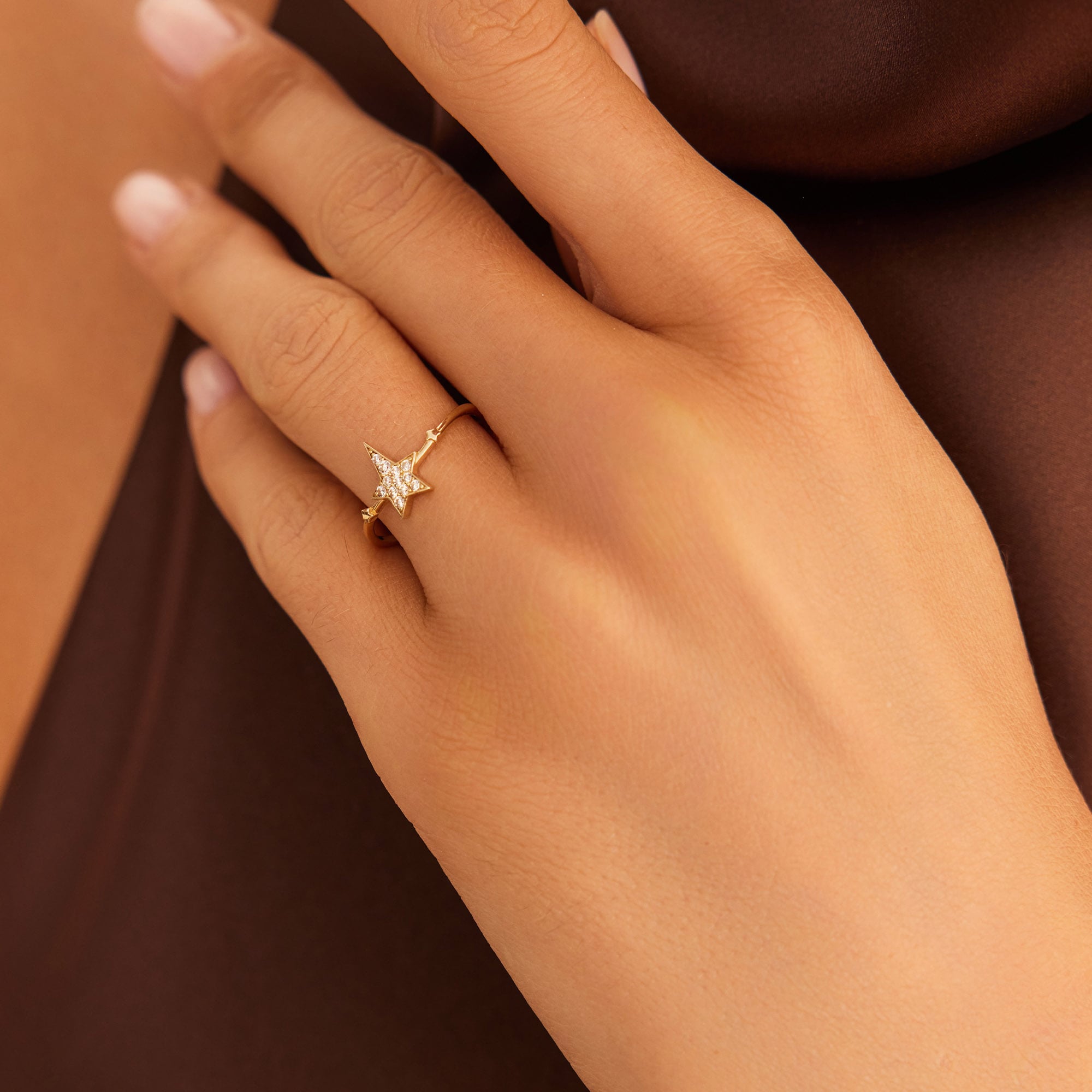 14 Ayar Rose Altın Taşlı Yıldız Yüzük