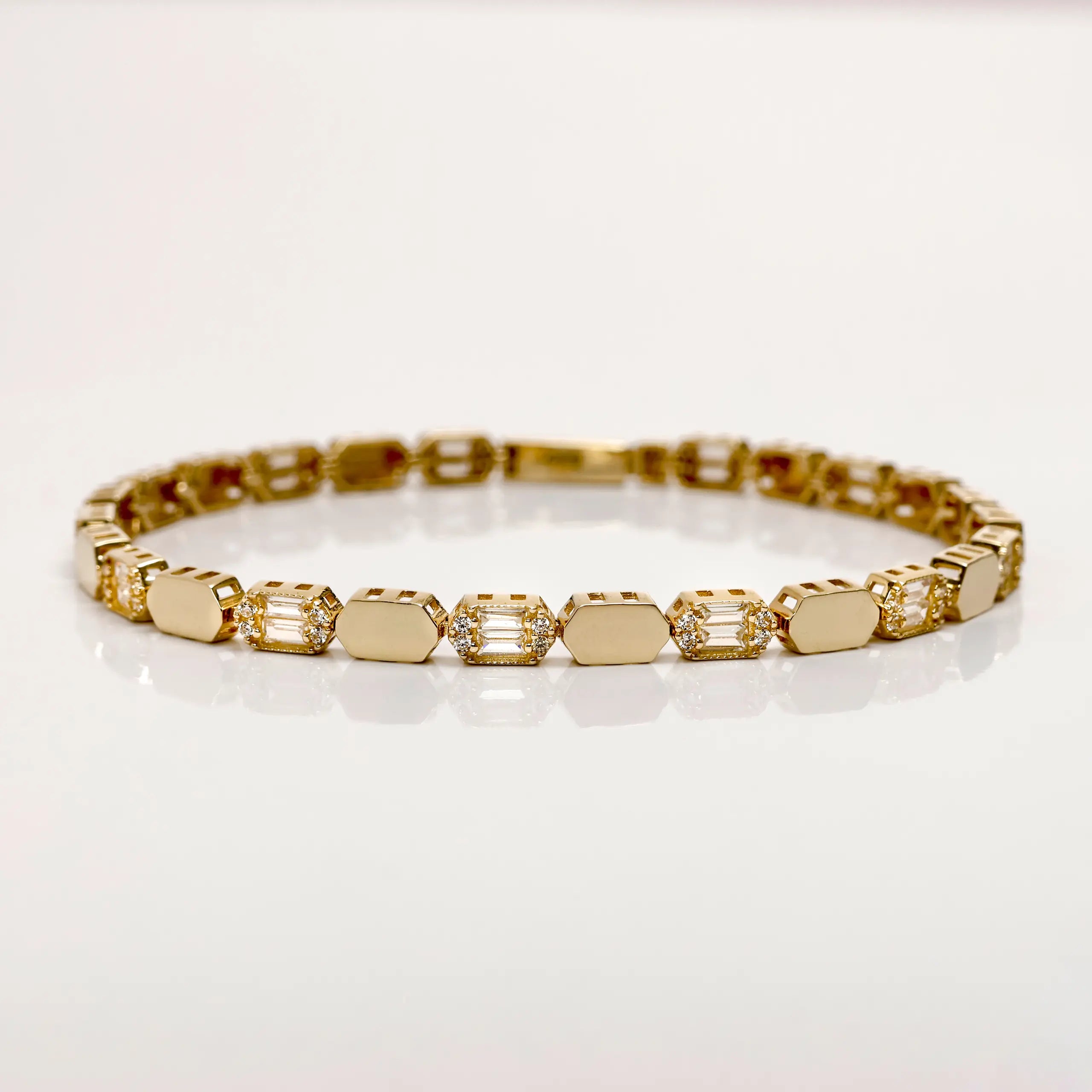 14 Ayar Altın Baget Taşlı Trend Bileklik