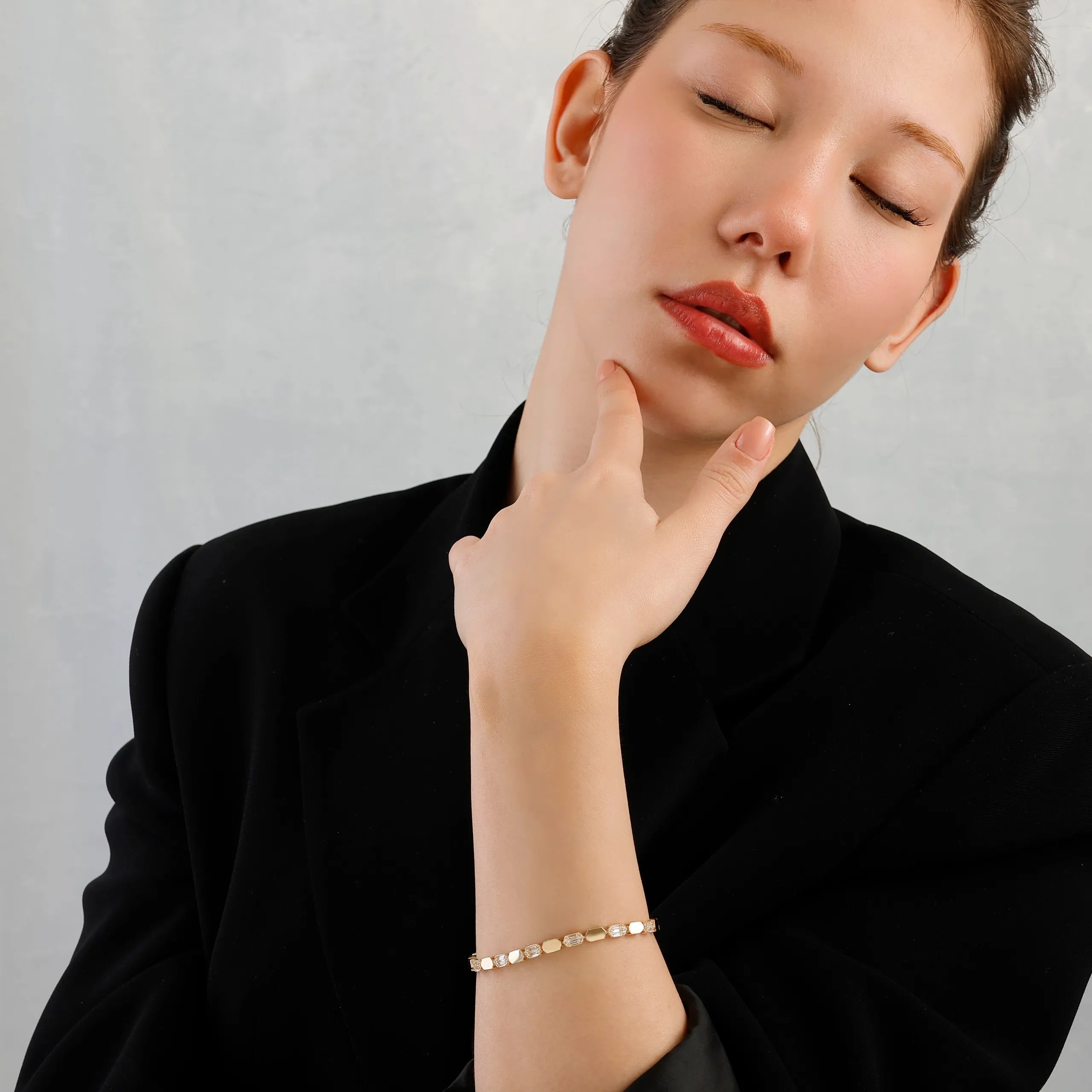 14 Ayar Altın Baget Taşlı Trend Bileklik