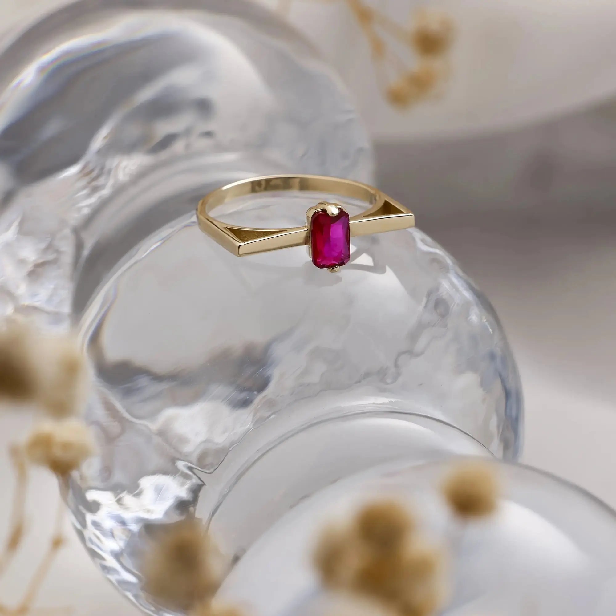 14 Ayar Altın Kırmızı Taşlı Yüzük