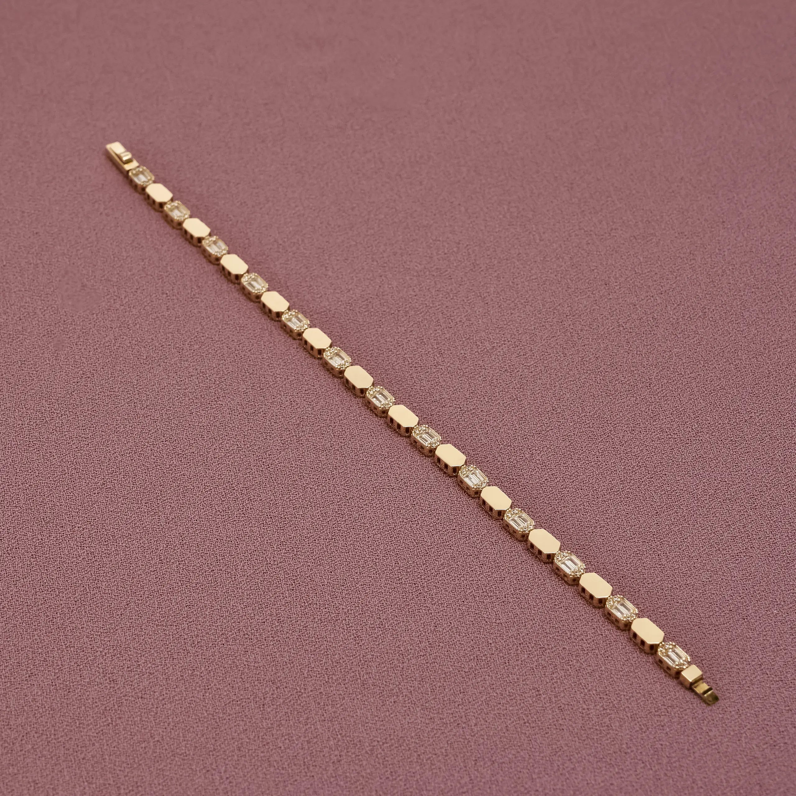 14 Ayar Altın Baget Taşlı Trend Bileklik