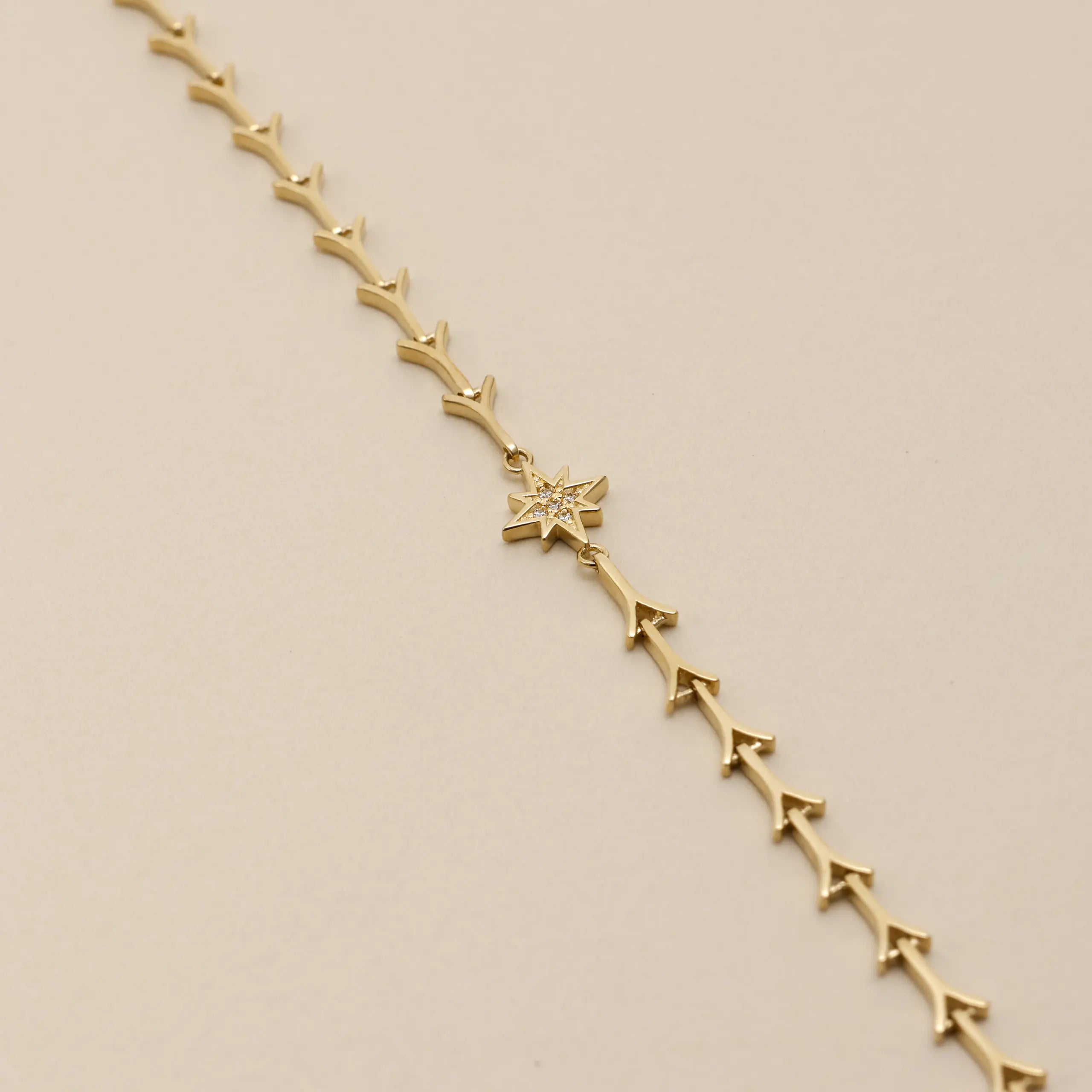 14 Ayar Altın Dallı Yıldız Figür Bileklik