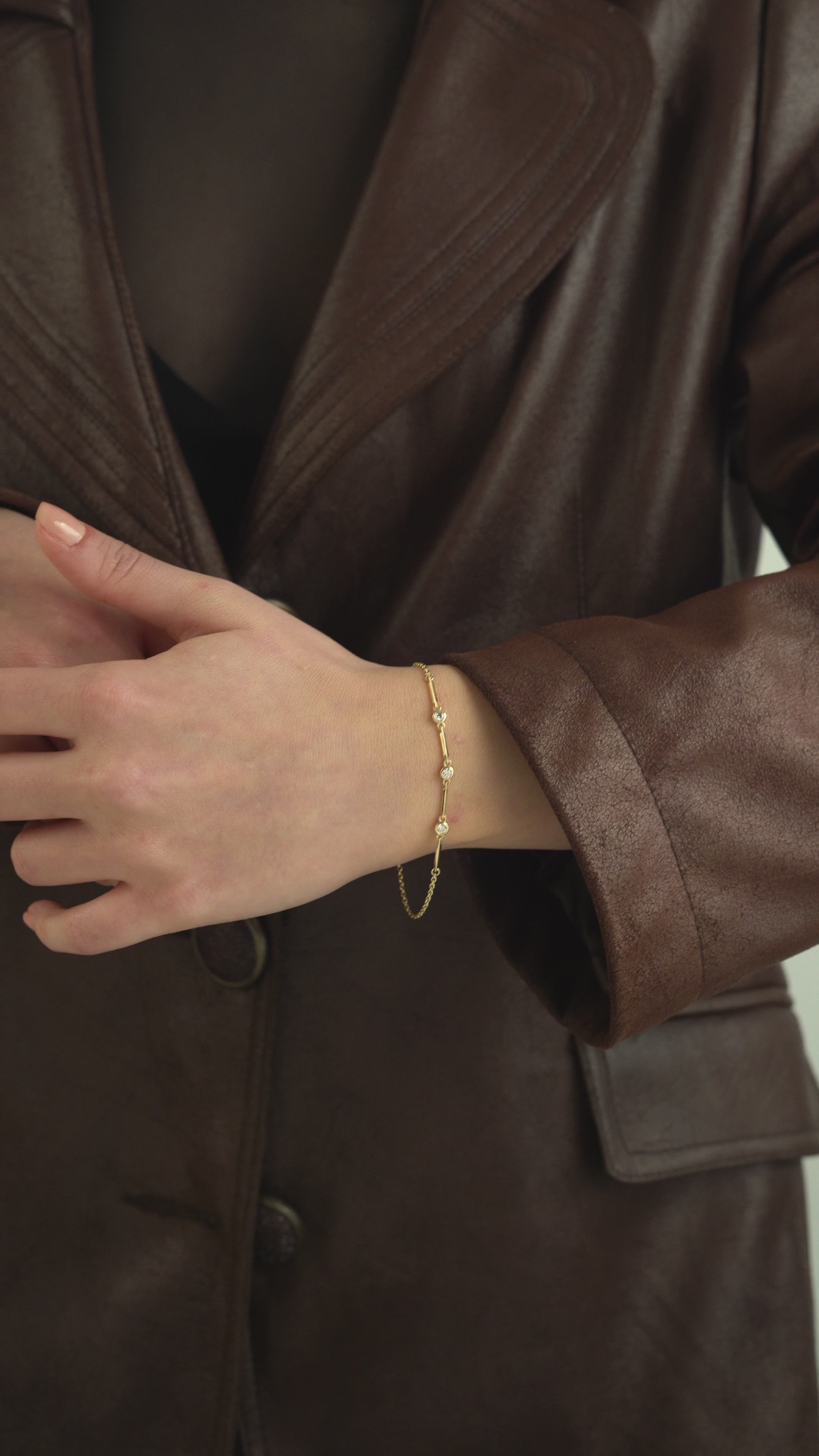 14 Ayar Altın Taşlı Figür Bileklik