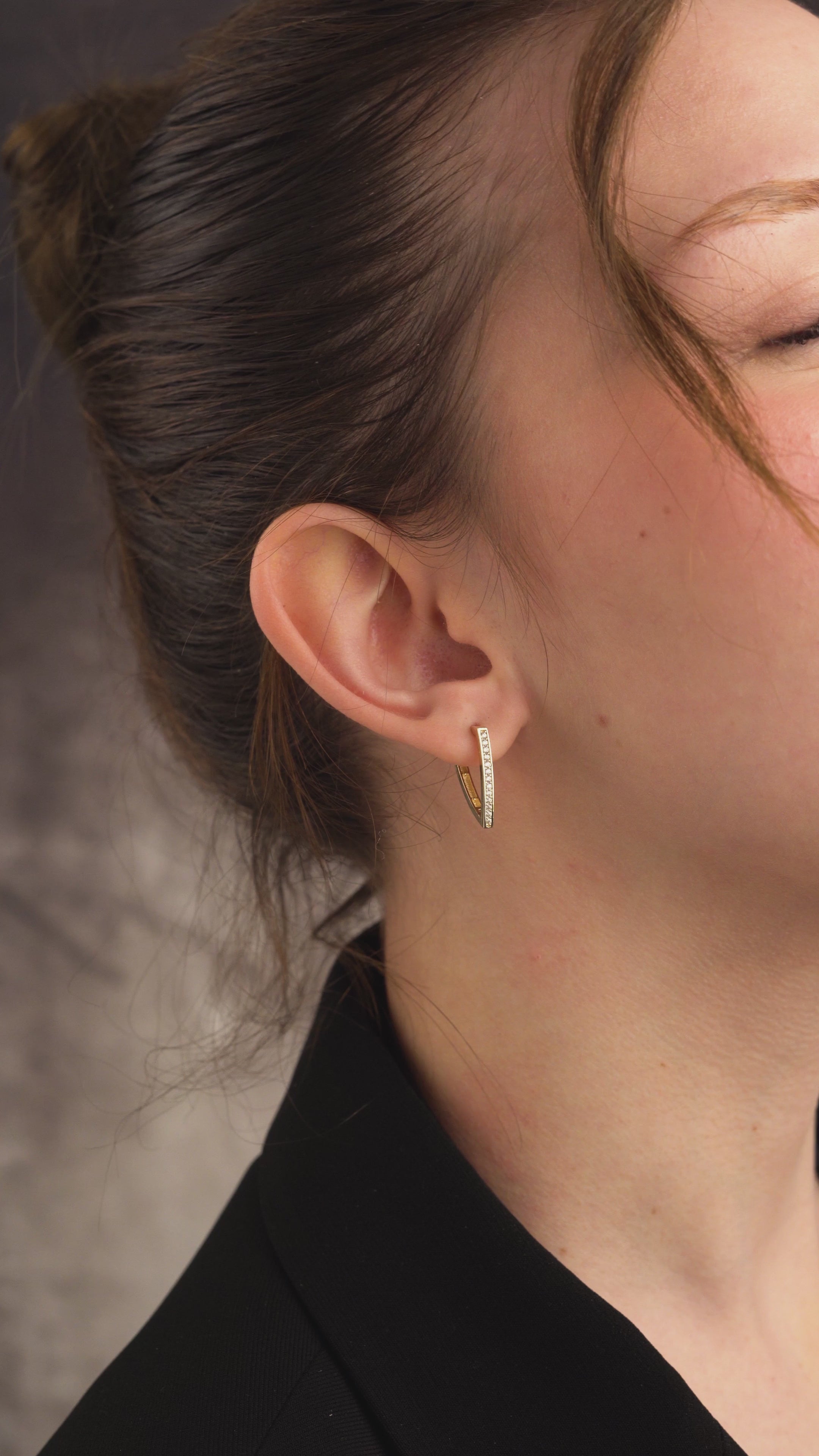 14 Ayar Altın Üçgen Taşlı Küpe