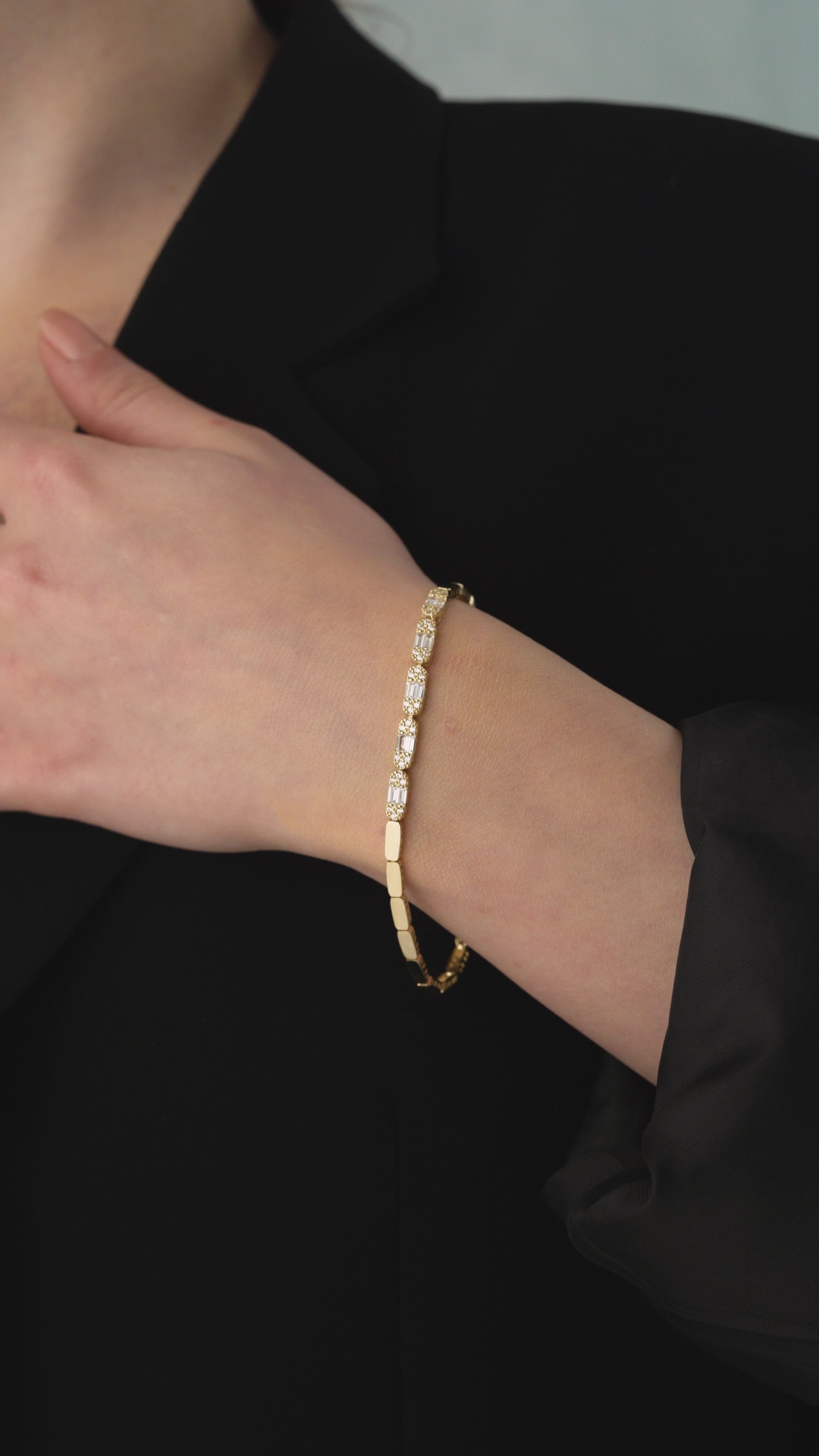 14 Ayar Altın Taşlı Trend Bileklik