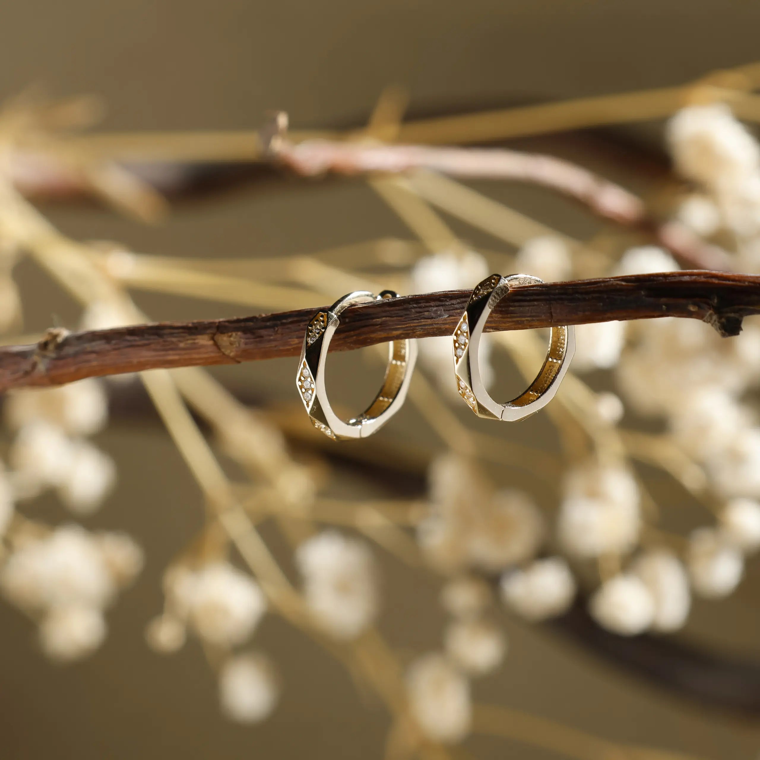 14 Ayar Altın Gen Taşlı Küpe | M